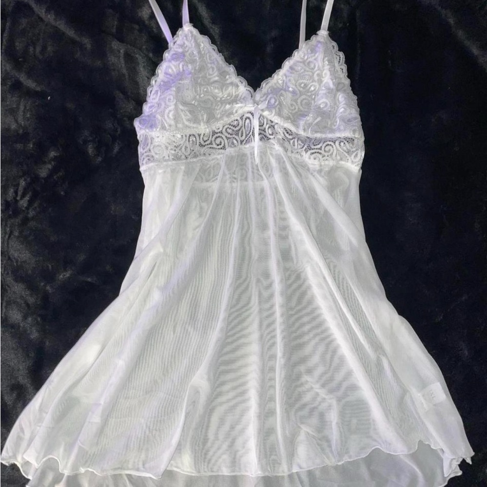 Elegant White Lace Chemise